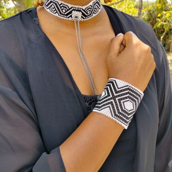 Black & White Maasai Beaded Bracelet - Handmade African Jewelry