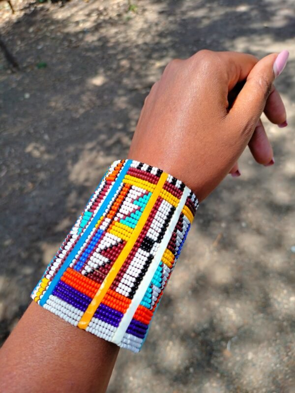 Multicolored Maasai beaded bracelet - handmade African jewelry Multicolored Maasai beaded bracelet - handmade African jewelry