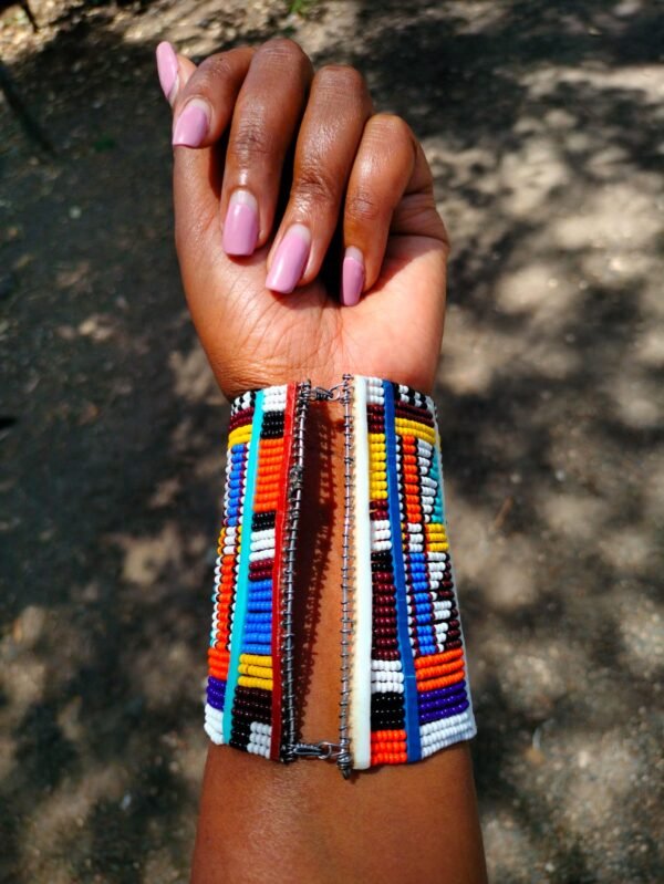 Multicolored Maasai beaded bracelet - handmade African jewelry Multicolored Maasai beaded bracelet - handmade African jewelry