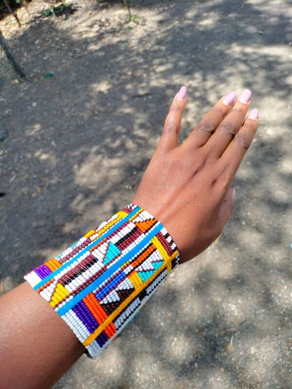 Multicolored Maasai beaded bracelet - handmade African jewelry Multicolored Maasai beaded bracelet - handmade African jewelry